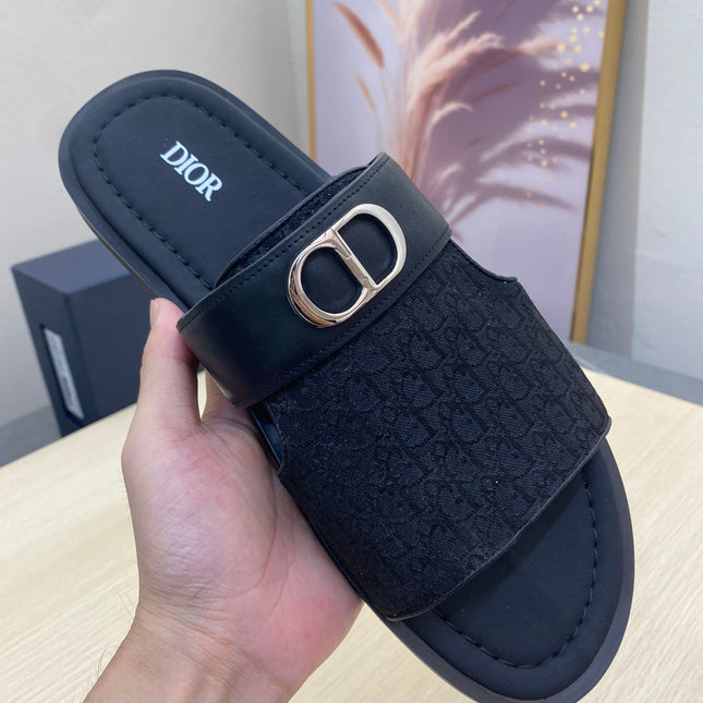 CD SYMBOL SLIDE CUT SANDAL BLACK JACQUARD