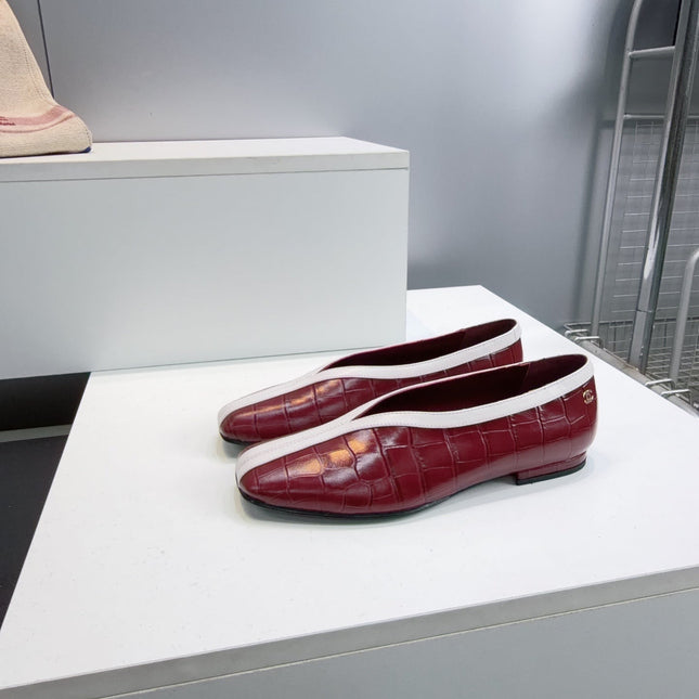 CHANEL 26S SQUARE-TOE FLATS IN RED CROCODILE-EMBOSSED LAMBSKIN WITH WHITE TRIM