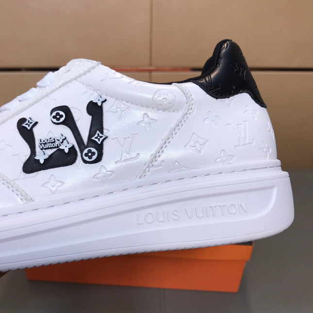 LV TRAINER SHOES IN WHITE AND BLACK CALFSKIN