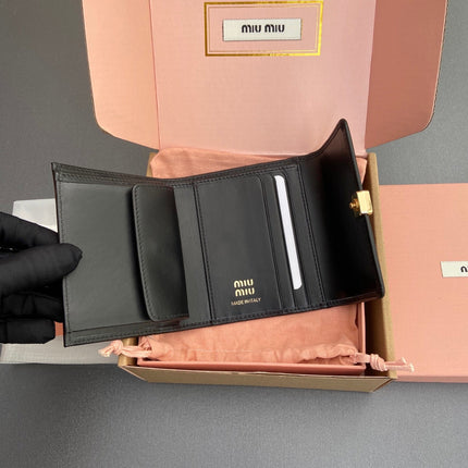 WALLET 12 IN BLACK SMOOTH CALFSKIN GOLD HARDWARE