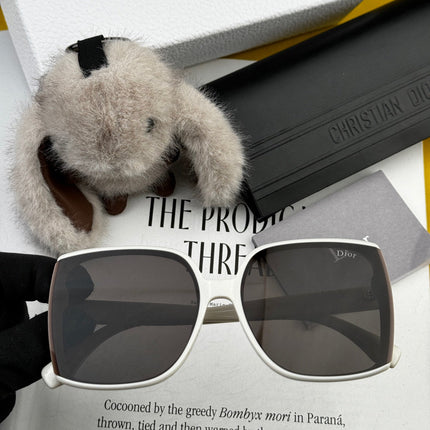 MONTAIGNE SUNGLASS CD3311 IN ACETATE
