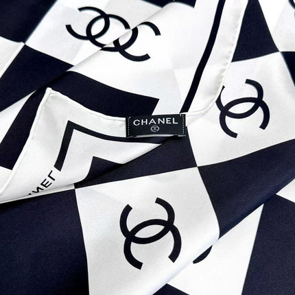 CHANEL 26S SCARF 90 IN SILK 290668