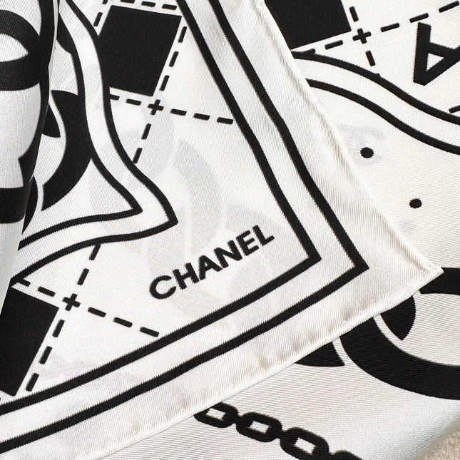 CHANEL 26S SCARF 90 IN SILK 304580