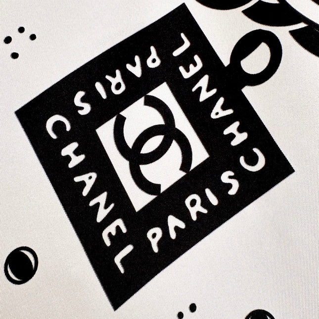 CHANEL 26S SCARF 90 IN SILK 304580