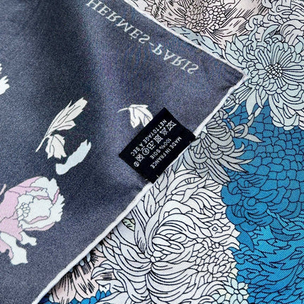 HERMES 26S PATTERNED SCARF 90 IN SILK AND CASHMERE 502226
