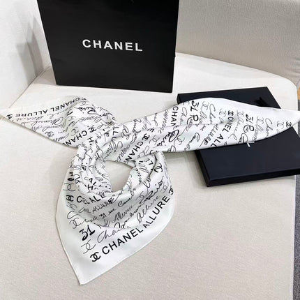 CHANEL 26S SCARF 90 IN SILK 504815