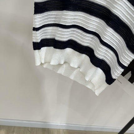 MO&CO. SHORT-SLEEVE KNIT TOP IN WHITE WITH BLACK STRIPES 267958
