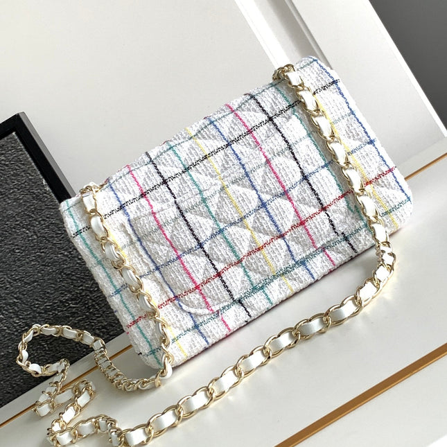 CC MEDIUM 20 FLAP BAG IN WHITE WOOL TWEED
