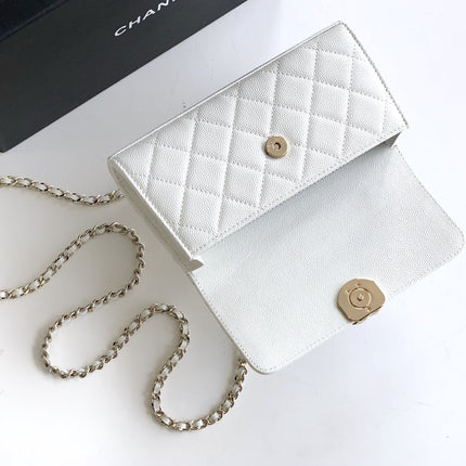 CHANEL 25S KELLY BAG 18 IN WHITE CAVIAR LEATHER WITH GOLD HARDWARE