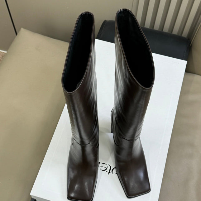 ALAIA 25S KNEE-HIGH SQUARE-TOE BOOTS IN BROWN CALFSKIN