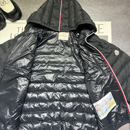 MONCLER 25S SHORT HOODED JACKET 322