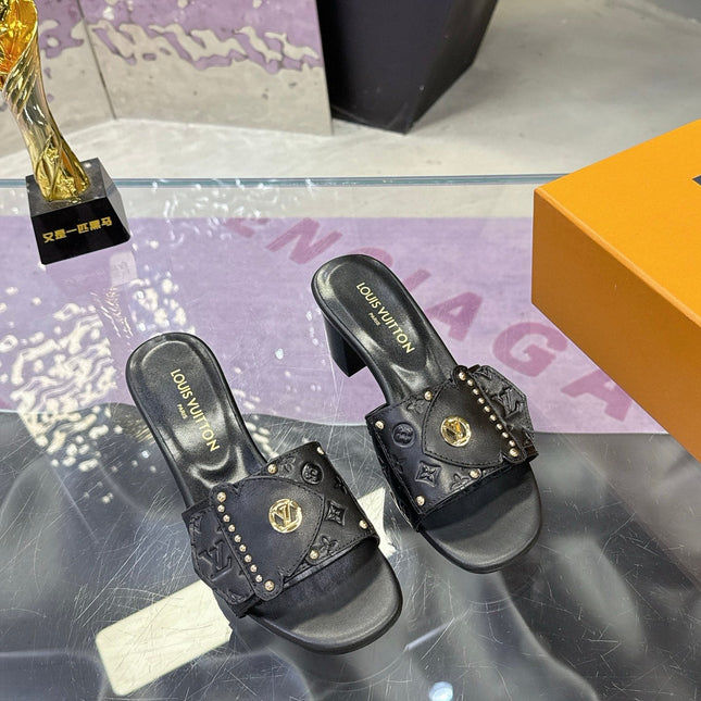 LV 26S BLOCK HEEL MULE SANDALS IN BLACK EMBOSSED CALFSKIN GOLD HARDWARE