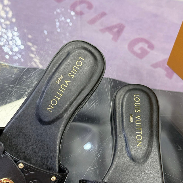 LV 26S FLAT SLIDE SANDALS IN BLACK EMBOSSED CALFSKIN GOLD HARDWARE