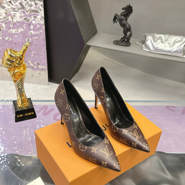LV 26S POINTED TOE PUMPS 85MM IN DARK BROWN MONOGRAM CALFSKIN