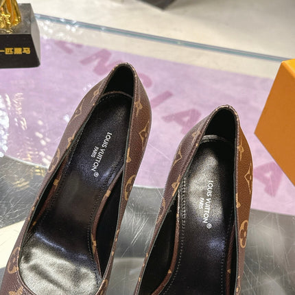 LV 26S POINTED TOE PUMPS 85MM IN DARK BROWN MONOGRAM CALFSKIN
