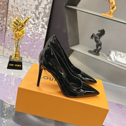 LV 26S POINTED TOE PUMPS 85MM IN BLACK PATENT CALFSKIN