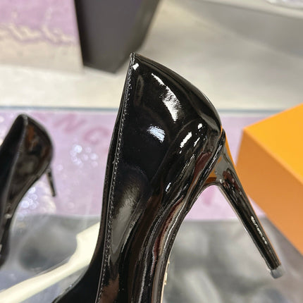LV 26S POINTED TOE PUMPS 85MM IN BLACK PATENT CALFSKIN