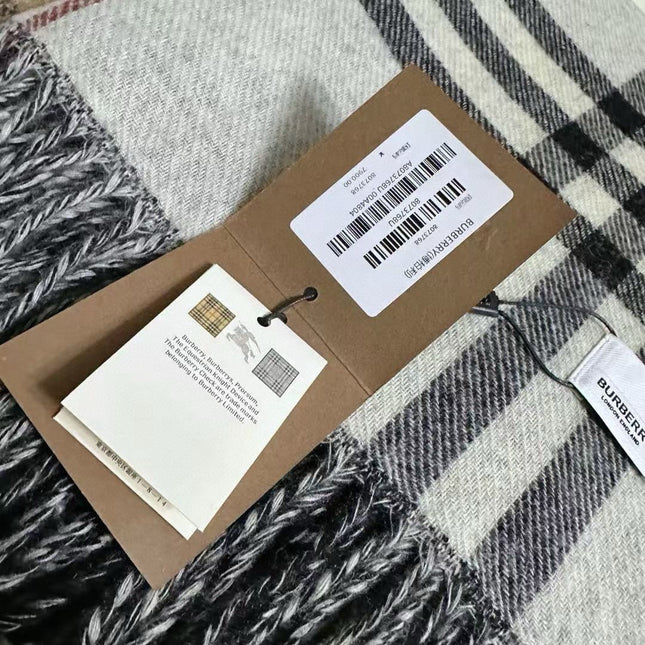 BURBERRY 26S SCARF 210CM IN CASHMERE 173948