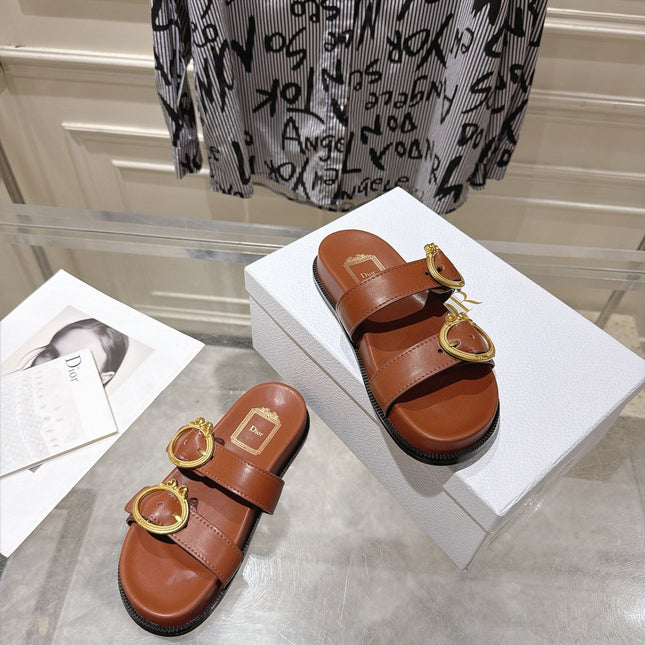 DIOR 26S MEDAILLON BUCKLE SLIDE IN BROWN CALFSKIN
