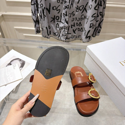 DIOR 26S MEDAILLON BUCKLE SLIDE IN BROWN CALFSKIN