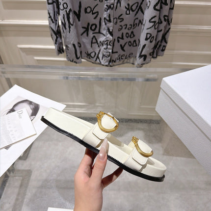 DIOR 26S MEDAILLON BUCKLE SLIDE IN OFF WHITE CALFSKIN