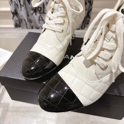 CHANEL 26S HIGH HEEL KNEE HIGH BOOTS 70 MM IN WHITE LAMBSKIN AND BLACK PATENT CALFSKIN