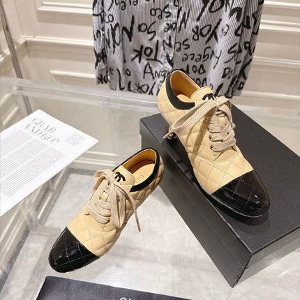 CHANEL 26S HIGH HEEL ANKLE BOOTS 70 MM IN BEIGE LAMBSKIN AND BLACK PATENT CALFSKIN