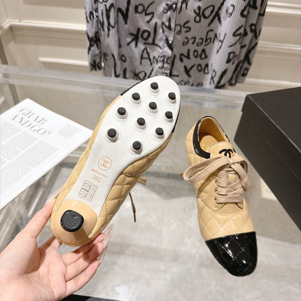 CHANEL 26S HIGH HEEL ANKLE BOOTS 70 MM IN BEIGE LAMBSKIN AND BLACK PATENT CALFSKIN
