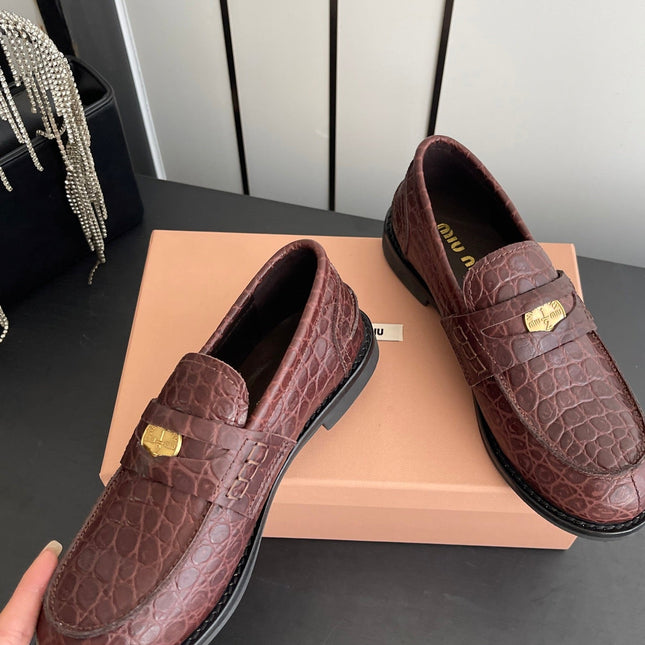 MIUMIU 26S PENNY LOAFERS IN DARK MAHOGANY BROWN CALFSKIN CROCODILE EMBOSSING