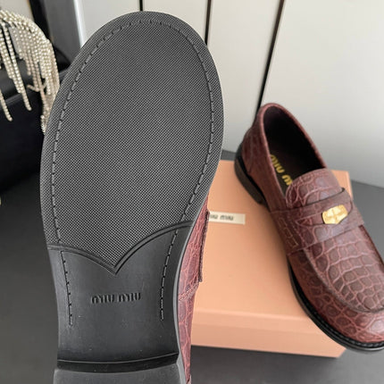 MIUMIU 26S PENNY LOAFERS IN DARK MAHOGANY BROWN CALFSKIN CROCODILE EMBOSSING