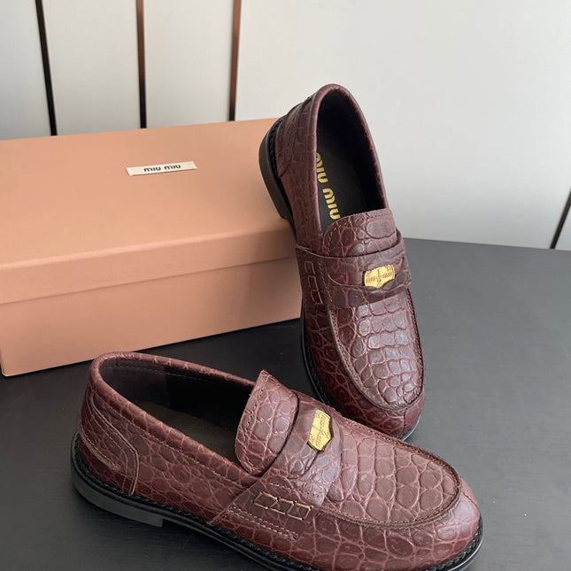 MIUMIU 26S PENNY LOAFERS IN DARK MAHOGANY BROWN CALFSKIN CROCODILE EMBOSSING