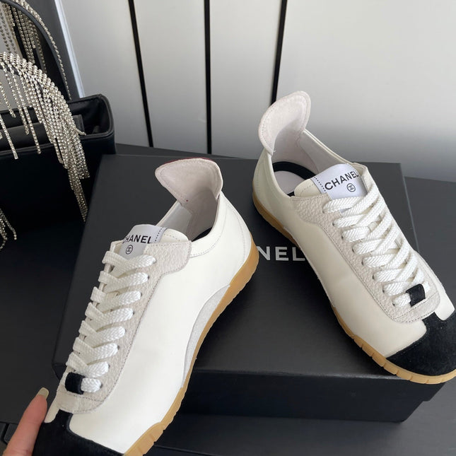 CHANEL LOW-TOP SNEAKERS IN BLACK AND WHITE CALFSKIN MIX SUEDE