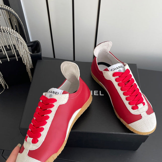 CHANEL LOW-TOP SNEAKERS IN RED CALFSKIN MIX SUEDE