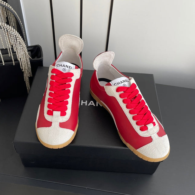 CHANEL LOW-TOP SNEAKERS IN RED CALFSKIN MIX SUEDE