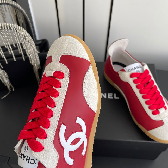 CHANEL LOW-TOP SNEAKERS IN RED CALFSKIN MIX SUEDE