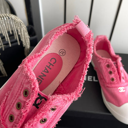 CHANEL 26S LOW TOP SNEAKERS IN LINK PINK FRAYED CANVAS