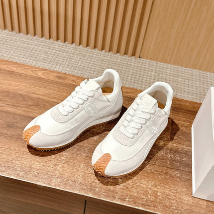 FLOW RUNNER SNEAKER IN LIGHT GRAY SUEDE AND WHITE SHEEPSKIN