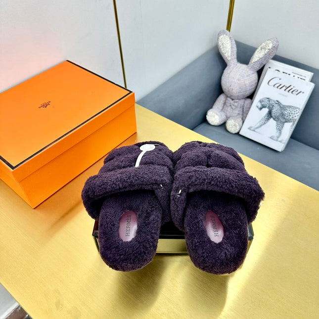 CHYPRE SANDAL IN EGGPLANT PURPLE SHEARLING