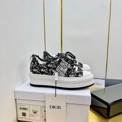 DIOR 26S LOW-TOP PLATFORM SNEAKER 50MM IN BLACK AND WHITE OBLIQUE CANVAS