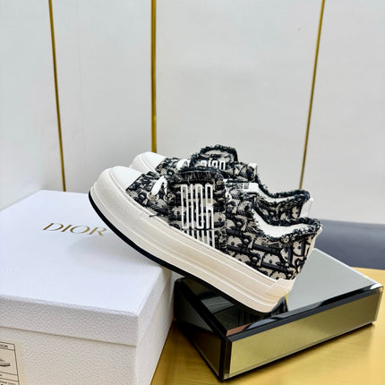DIOR 26S LOW-TOP PLATFORM SNEAKER 50MM IN BLACK AND WHITE OBLIQUE CANVAS