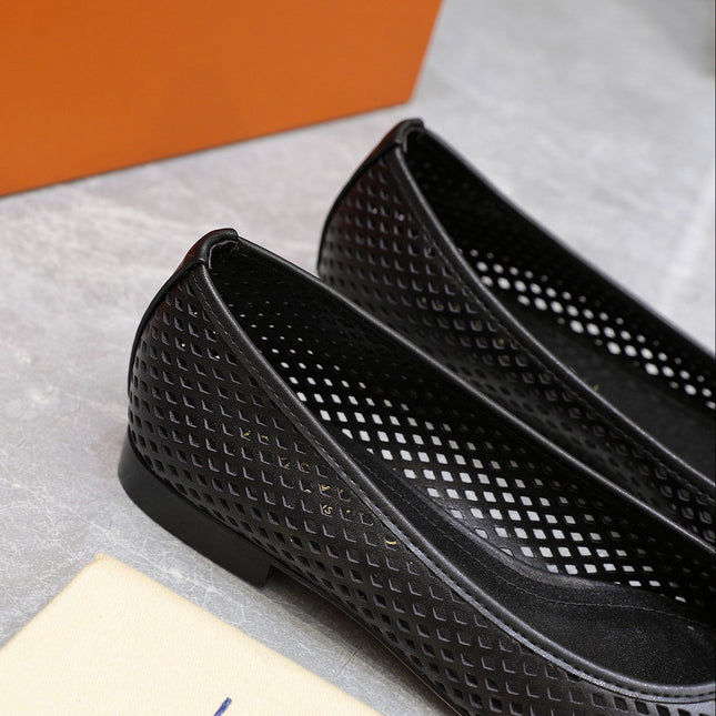 BALLET FLAT IN BLACK CALFSKIN WITH PERFORATION CRAFTMANSHIP
