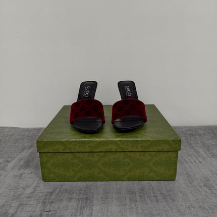GUCCI 26S MULE SANDALS 110MM IN BURGUNDY RED VELVET GG EMBOSSED