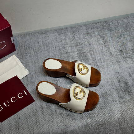 GUCCI 26S PLATFORM MULES IN IVORY WHITE PATENT CALFSKIN GOLD HARDWARE