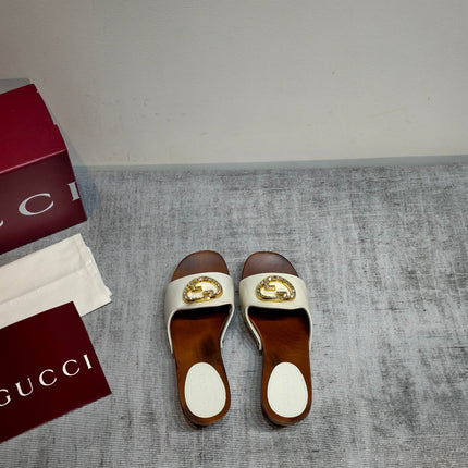 GUCCI 26S PLATFORM MULES IN IVORY WHITE PATENT CALFSKIN GOLD HARDWARE