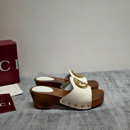 GUCCI 26S PLATFORM MULES IN IVORY WHITE PATENT CALFSKIN GOLD HARDWARE