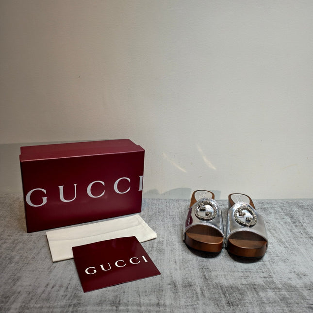 GUCCI 26S PLATFORM MULES IN SILVER PATENT CALFSKIN SILVER HARDWARE