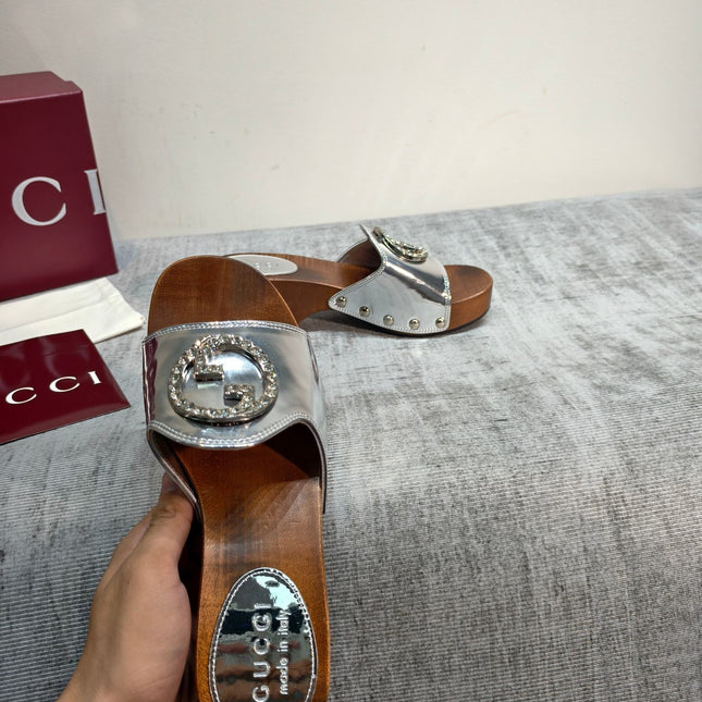 GUCCI 26S PLATFORM MULES IN SILVER PATENT CALFSKIN SILVER HARDWARE