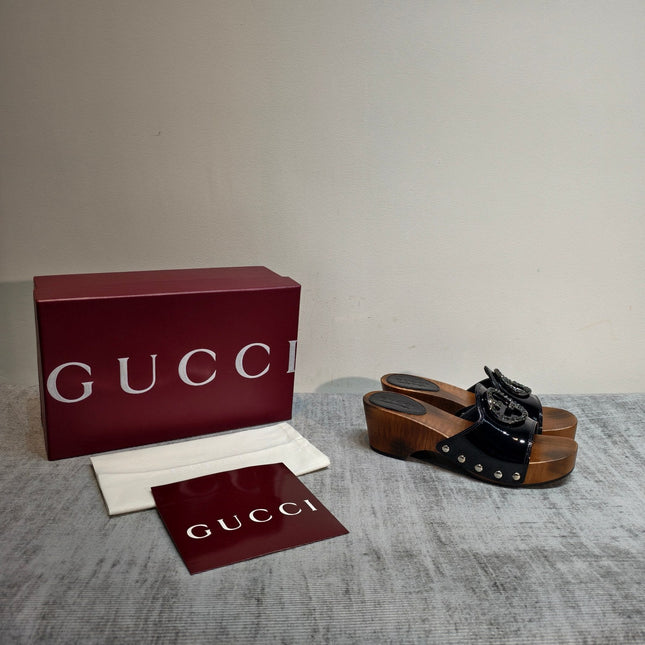 GUCCI 26S PLATFORM MULES IN BLACK PATENT CALFSKIN
