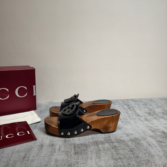GUCCI 26S PLATFORM MULES IN BLACK PATENT CALFSKIN
