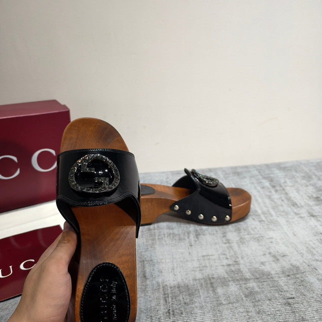 GUCCI 26S PLATFORM MULES IN BLACK PATENT CALFSKIN